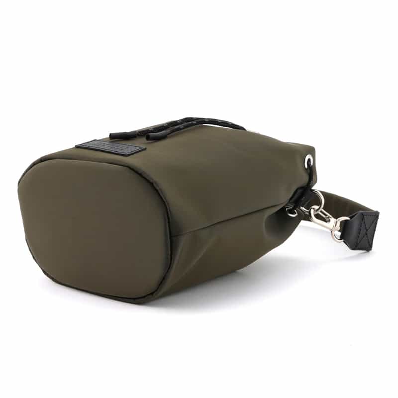 BARNEYS NEW YORK ナイロン巾着型ショルダーバッグ KHAKI