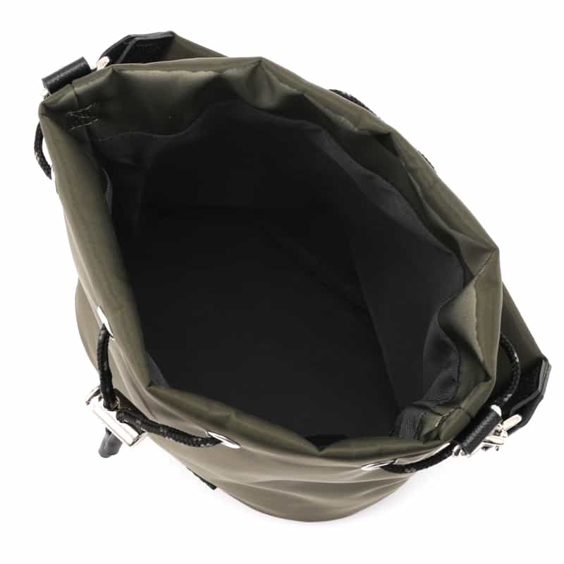 BARNEYS NEW YORK ナイロン巾着型ショルダーバッグ KHAKI