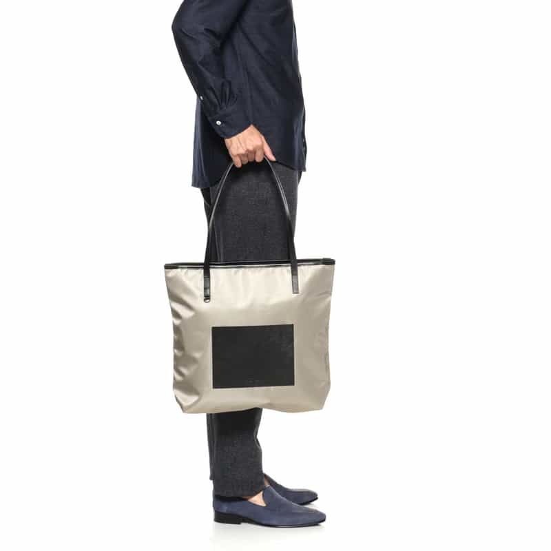 BARNEYS NEW YORK ナイロントートバッグ LIGHT GRAY