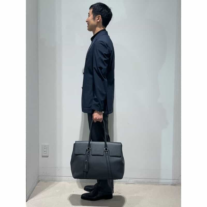 BARNEYS NEW YORK フラップ付き シュリンクレザートートバッグ NAVY