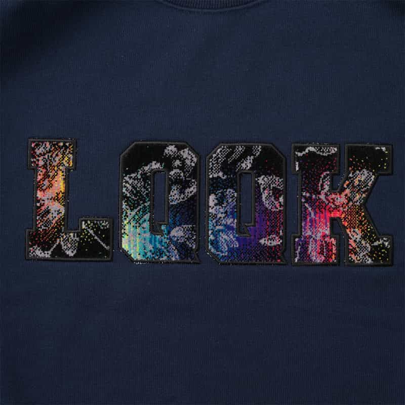 LQQK STUDIO LQQK STUDIO＜ルックスタジオ＞ ロゴ入りスウェットプルオーバー NAVY