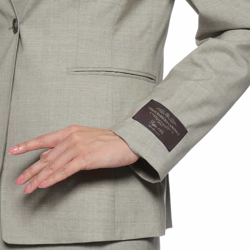 KIYOMI SAITO KIYOMI SAITO ＜キヨミ サイトウ＞ バーニーズ　ニューヨーク限定セットアップノーカラージャケット GREIGE