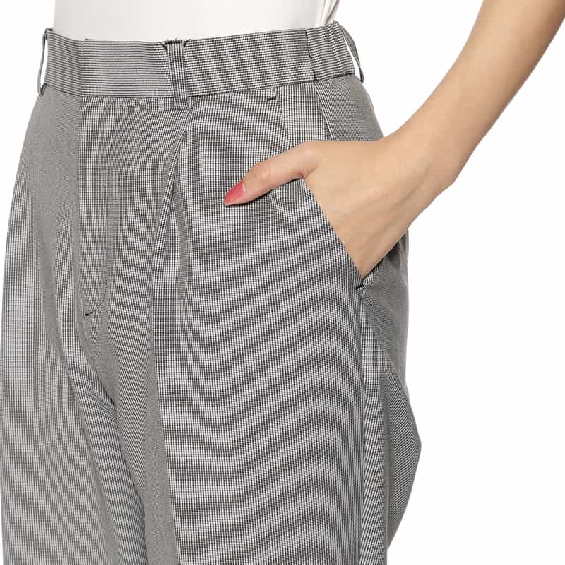 BARNEYS NEW YORK ウォッシャブル 2WAYストレッチ タック入りテーパードパンツ WHITE