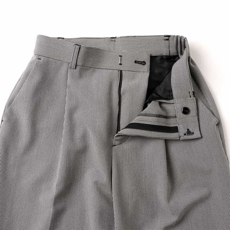 BARNEYS NEW YORK ウォッシャブル 2WAYストレッチ タック入りテーパードパンツ WHITE