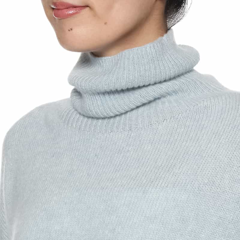 BARNEYS NEW YORK タートルネックニットプルオーバー(ロロ・ピアーナ社製カシミヤ使用) LIGHT BLUE