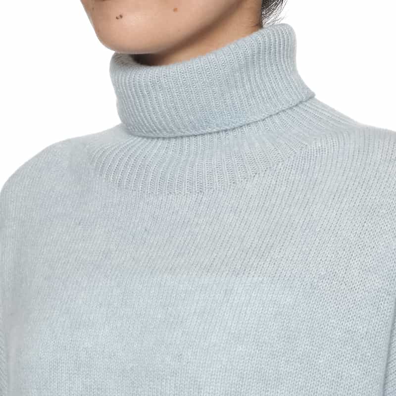 BARNEYS NEW YORK タートルネックニットプルオーバー(ロロ・ピアーナ社製カシミヤ使用) LIGHT BLUE