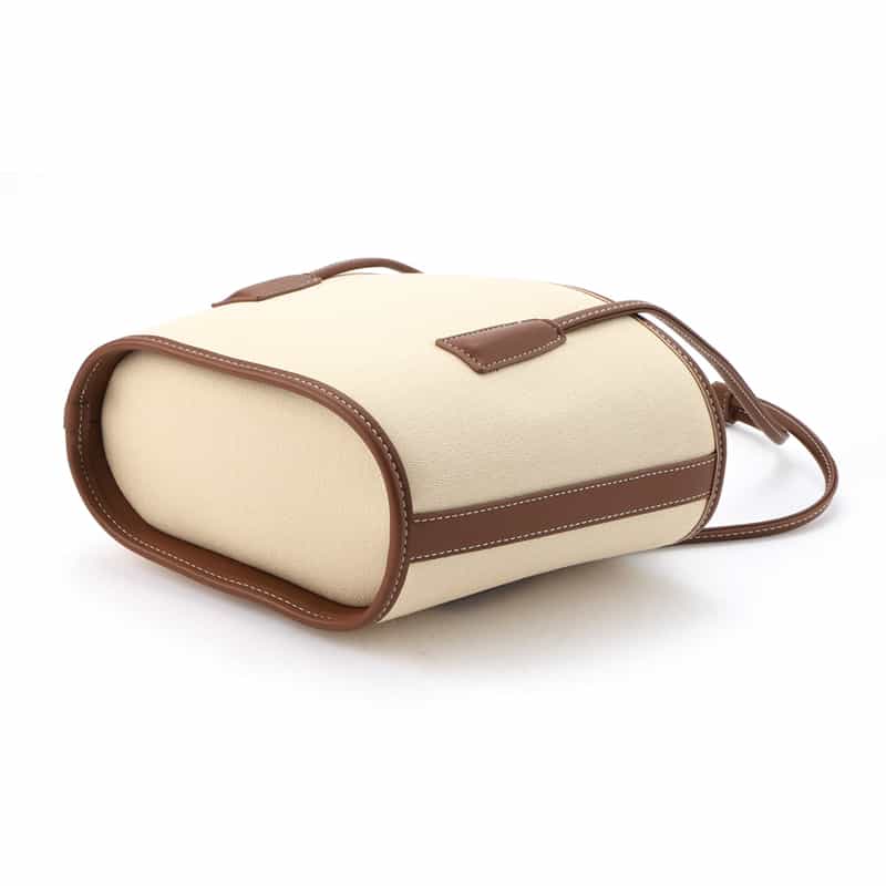 BARNEYS NEW YORK キャンバス素材トートバッグ BROWN