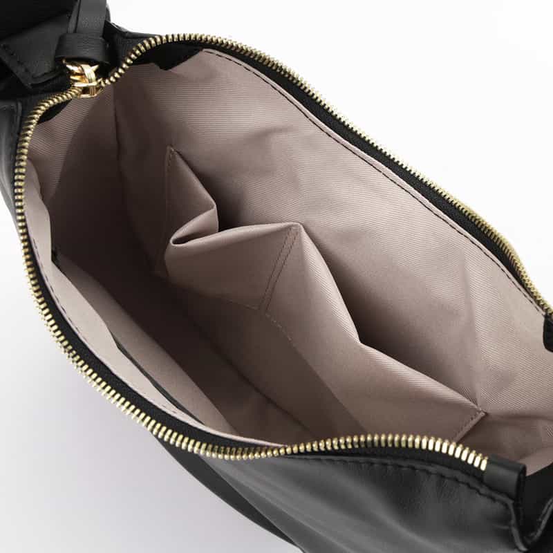 BARNEYS NEW YORK レザーショルダーバッグ BLACK