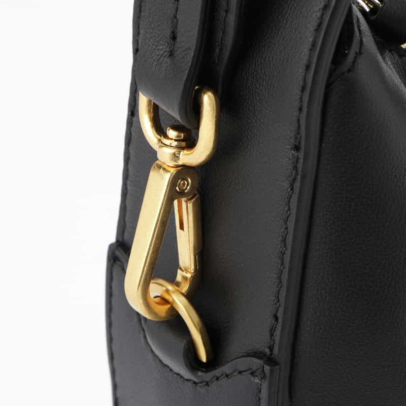 BARNEYS NEW YORK レザーショルダーバッグ BLACK