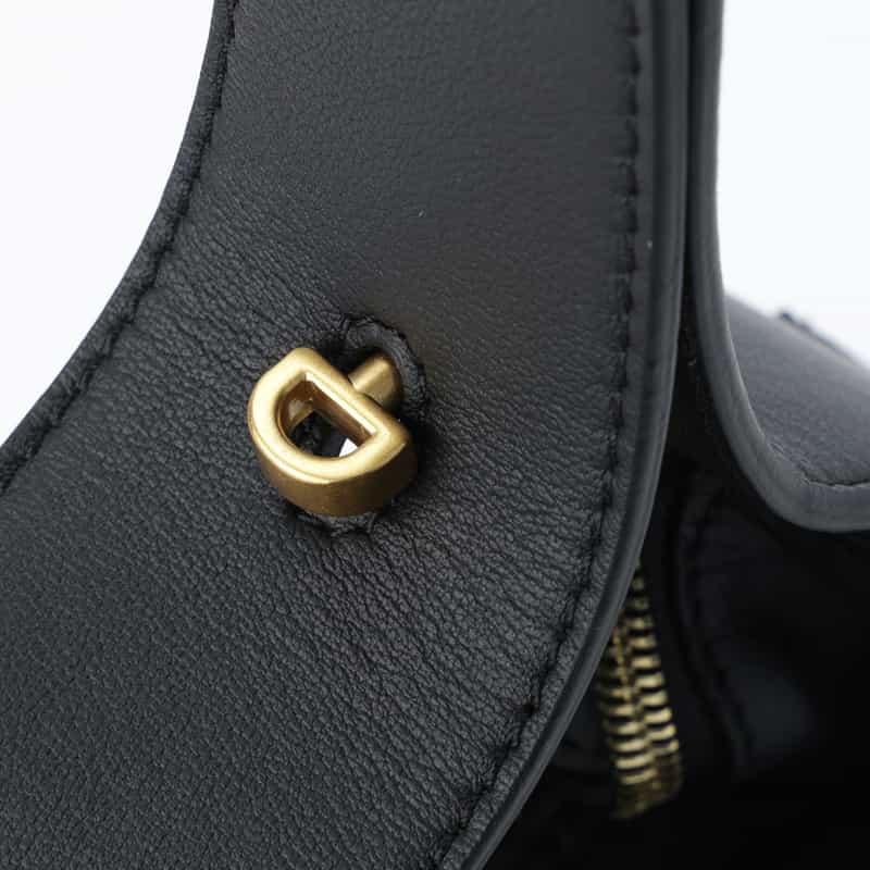 BARNEYS NEW YORK レザーショルダーバッグ BLACK