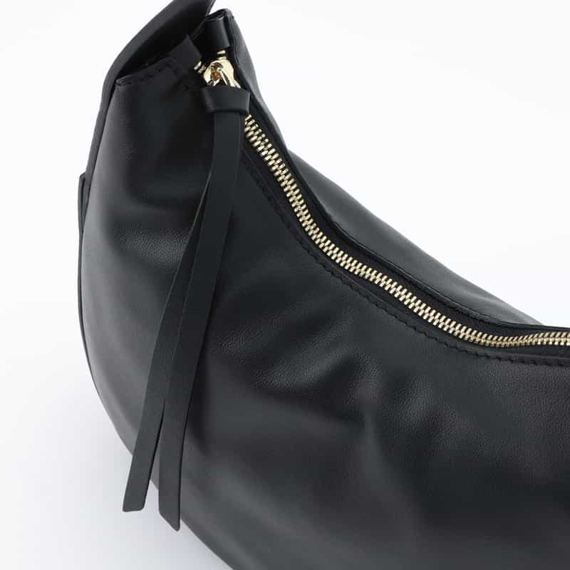 BARNEYS NEW YORK レザーショルダーバッグ BLACK