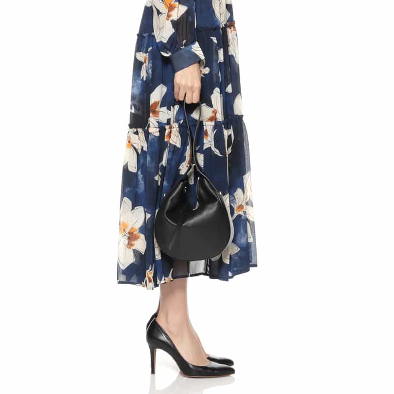 BARNEYS NEW YORK レザーショルダーバッグ BLACK