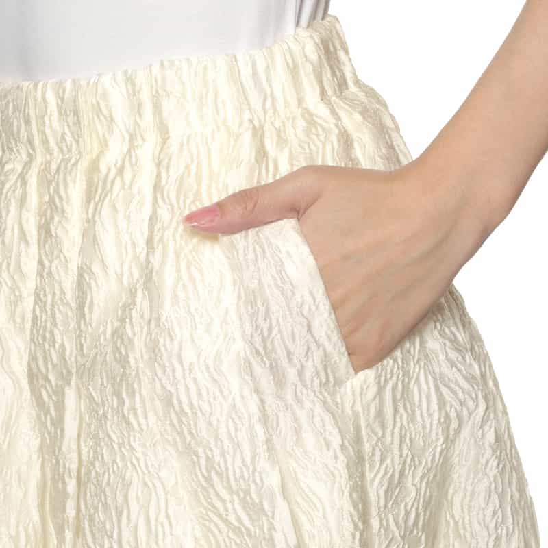 BARNEYS NEW YORK ウォッシャブル ジャカード素材 シャイニータックフレア スカート WHITE