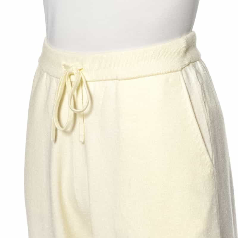 BARNEYS NEW YORK セットアップ ウォッシャブル カーブデザインニットパンツ IVORY