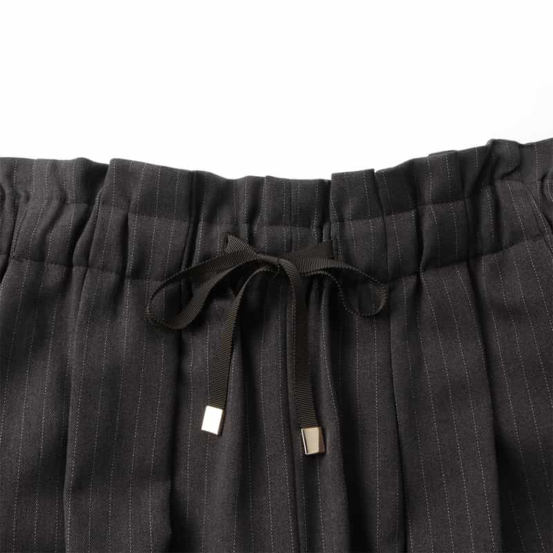 BARNEYS NEW YORK ウォッシャブル ピンストライプ柄ドローストリングワイドパンツ GRAY