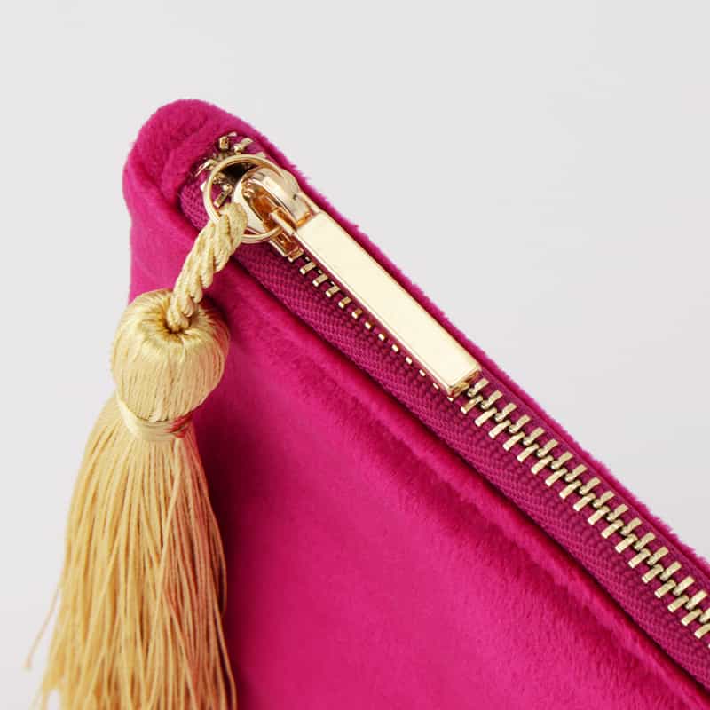 BARNEYS NEW YORK タッセル付きベルベットポーチ PINK