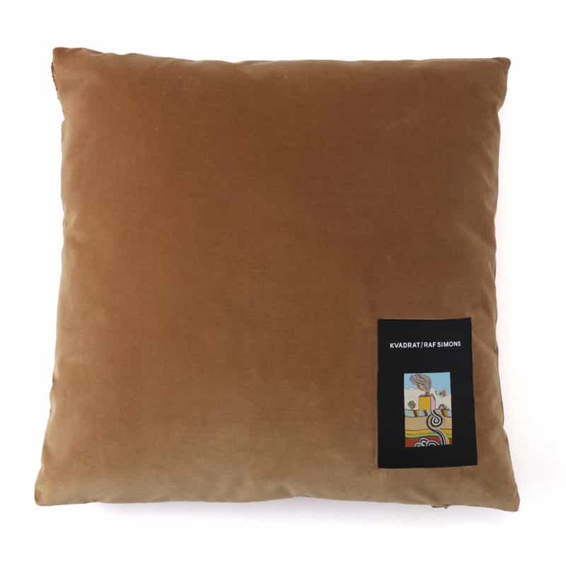 KVADRAT/RAF SIMONS KVADRAT／RAF SIMONS＜クヴァドラ／ラフ シモンズ＞ ベルベットクッション（45cm×45cm） CAMEL