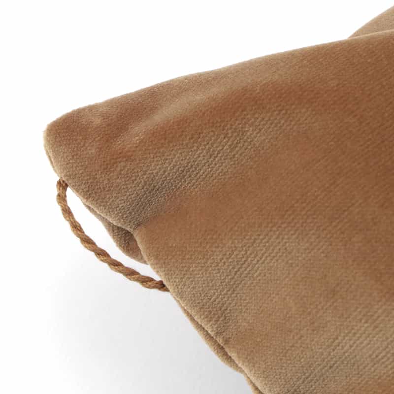 KVADRAT/RAF SIMONS KVADRAT／RAF SIMONS＜クヴァドラ／ラフ シモンズ＞ ベルベットクッション（45cm×45cm） CAMEL