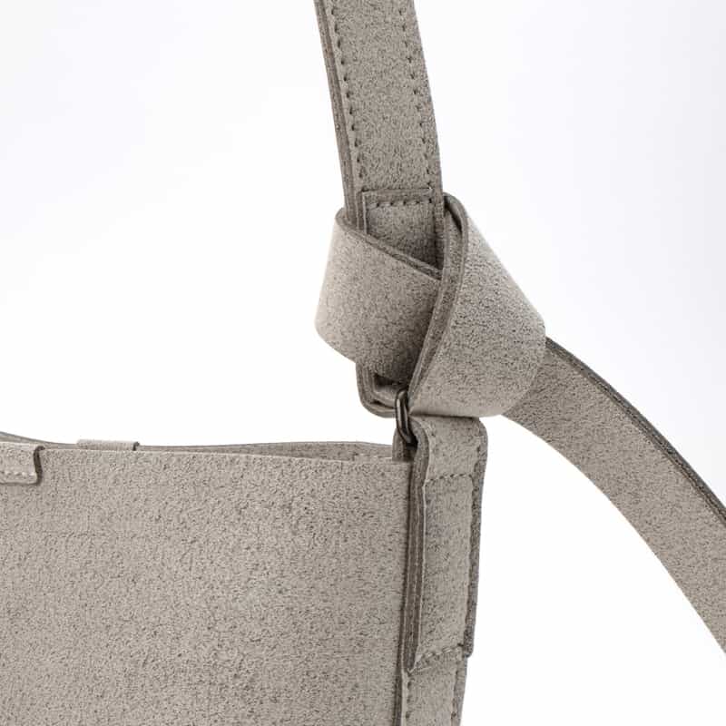 ZATTU ZATTU＜ザッツ＞ ショルダーバッグ "PIPPA SHOULDER" LIGHT GRAY