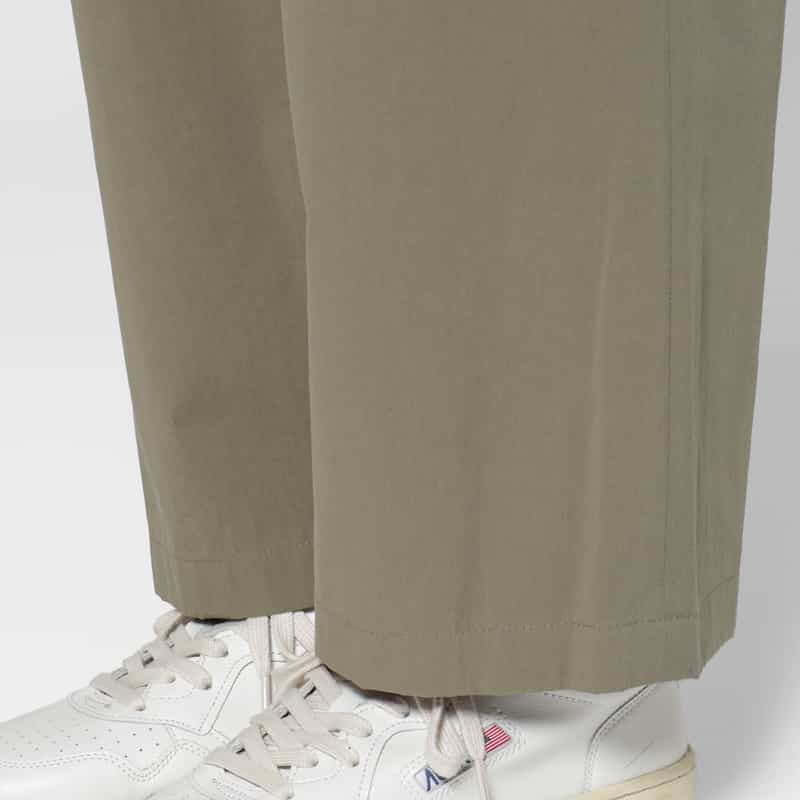 YOKE YOKE＜ヨーク＞ ワイドテーパードパンツ KHAKI