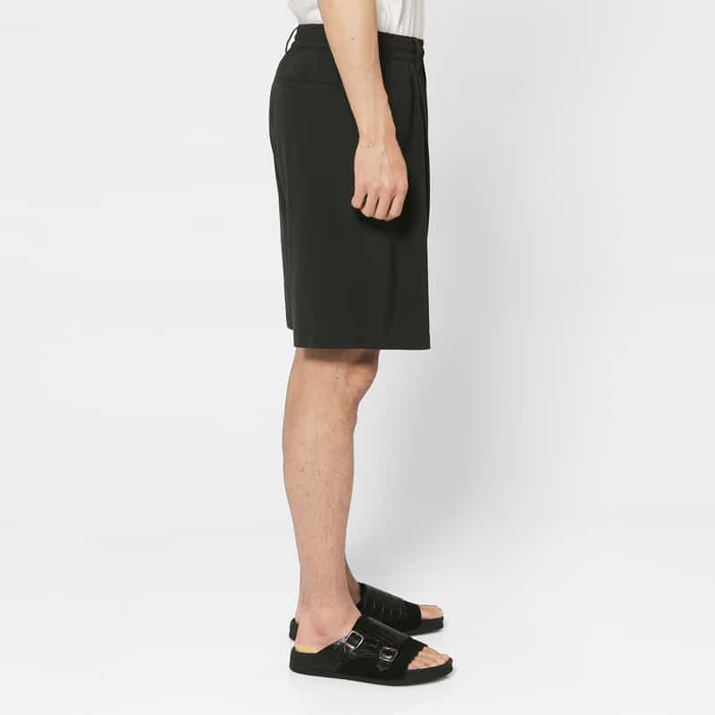 YOKE YOKE＜ヨーク＞ タック入りショーツ BLACK
