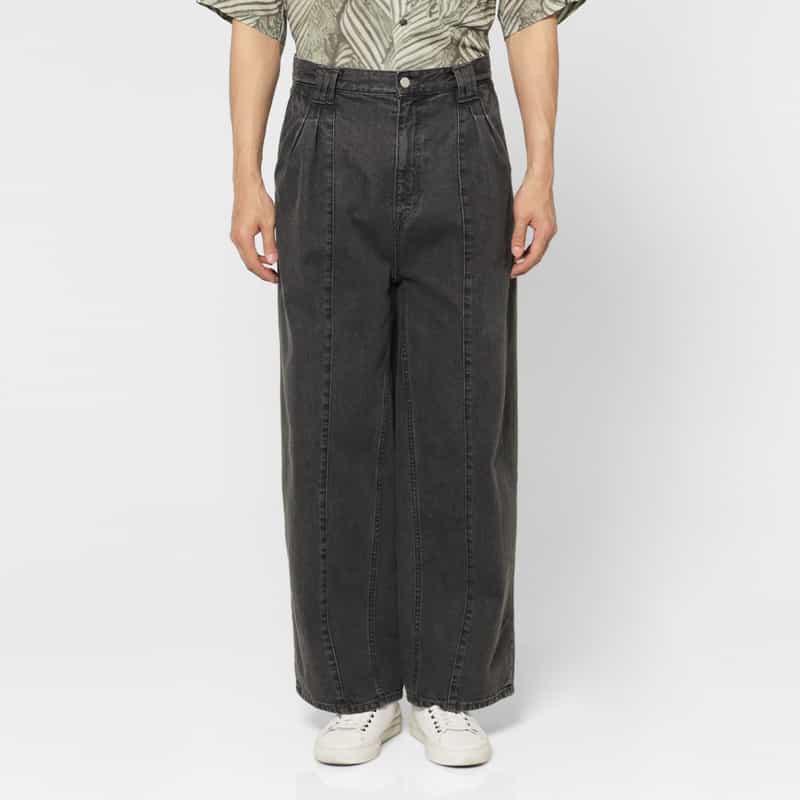 YOKE YOKE＜ヨーク＞ タック入りデニムパンツ BLACK