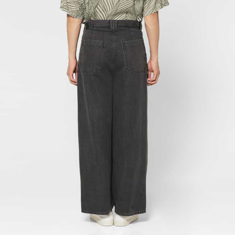 YOKE YOKE＜ヨーク＞ タック入りデニムパンツ BLACK