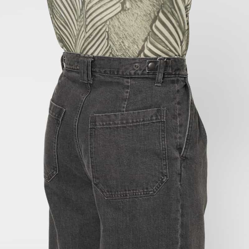 YOKE YOKE＜ヨーク＞ タック入りデニムパンツ BLACK