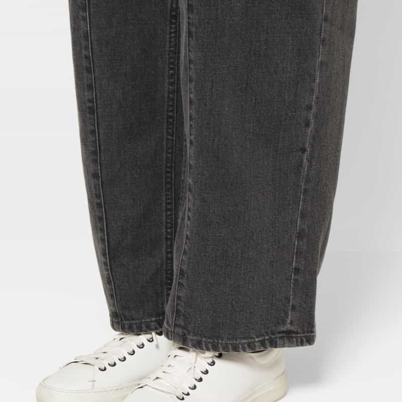 YOKE YOKE＜ヨーク＞ タック入りデニムパンツ BLACK