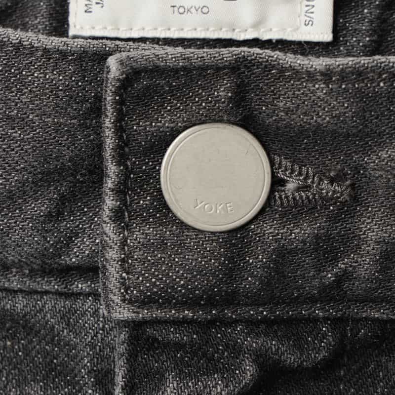YOKE YOKE＜ヨーク＞ タック入りデニムパンツ BLACK