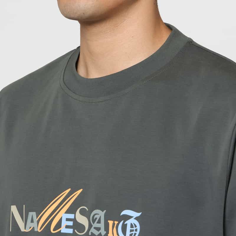 NAMESAKE NAMESAKE＜ネームセイク＞ クロップド丈ロゴ入りTシャツ BLUE