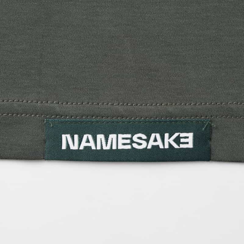 NAMESAKE NAMESAKE＜ネームセイク＞ クロップド丈ロゴ入りTシャツ BLUE