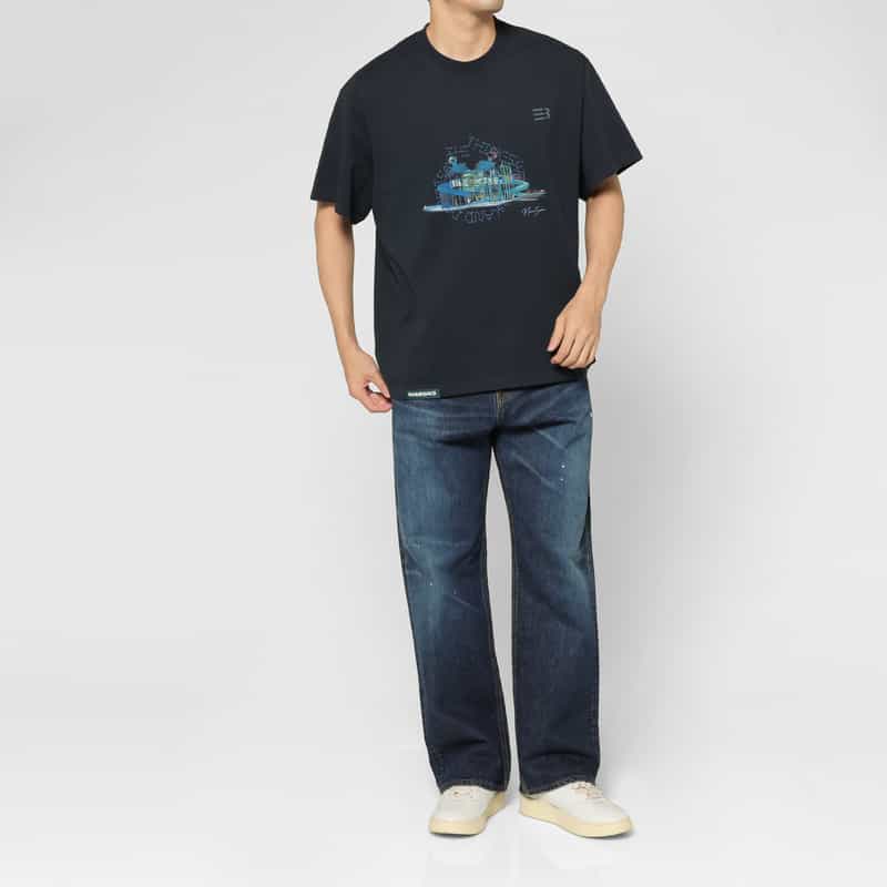 NAMESAKE NAMESAKE＜ネームセイク＞ グラフィックTシャツ NAVY