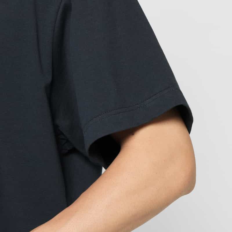 NAMESAKE NAMESAKE＜ネームセイク＞ グラフィックTシャツ NAVY