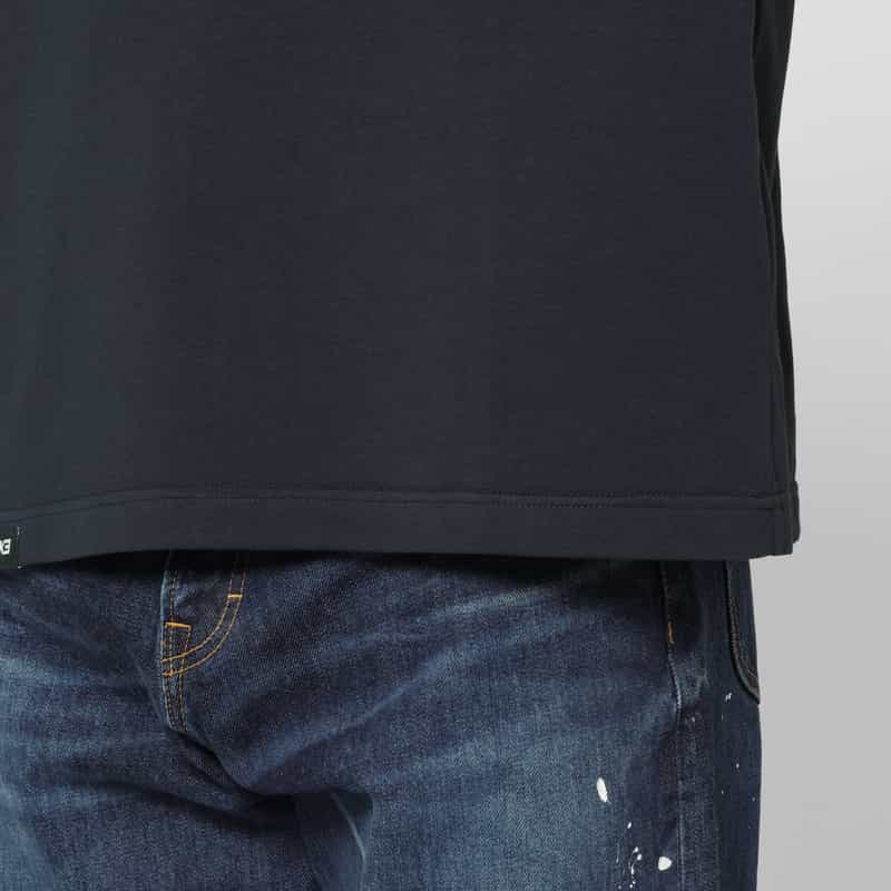 NAMESAKE NAMESAKE＜ネームセイク＞ グラフィックTシャツ NAVY