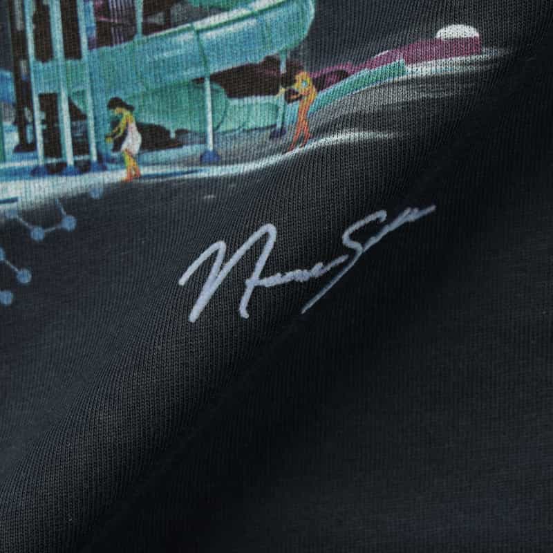 NAMESAKE NAMESAKE＜ネームセイク＞ グラフィックTシャツ NAVY