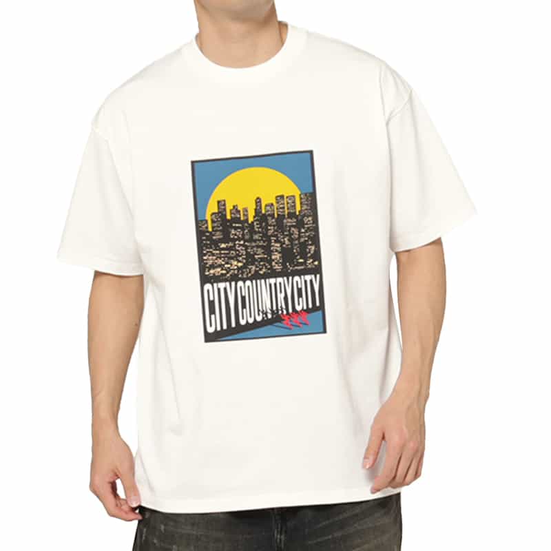 CITY COUNTRY CITY CITY COUNTRY CITY＜シティーカントリーシティー＞ グラフィックTシャツ WHITE