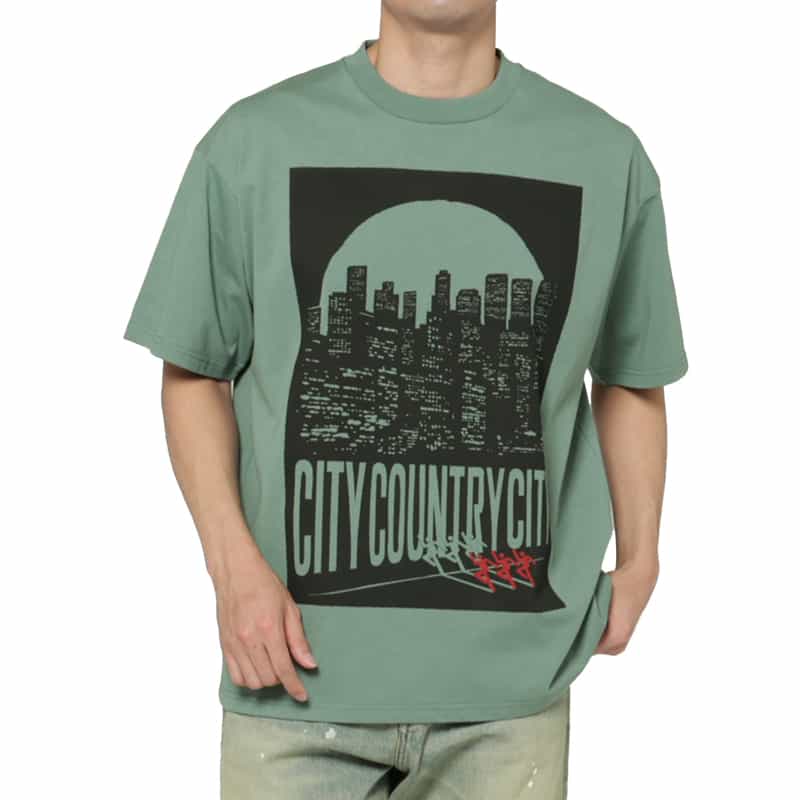 CITY COUNTRY CITY CITY COUNTRY CITY＜シティーカントリーシティー＞ グラフィックTシャツ GREEN