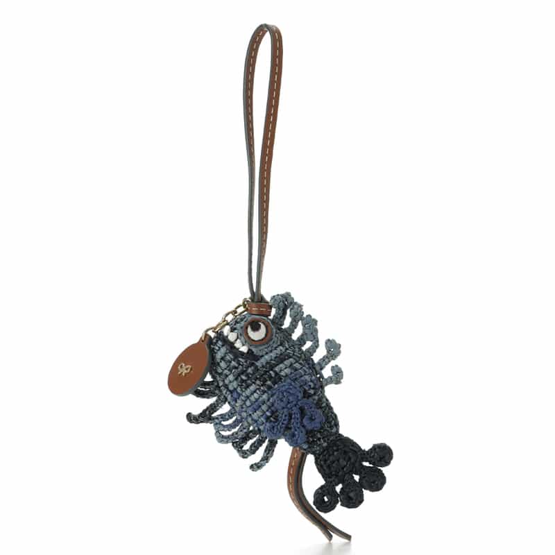 ANYA HINDMARCH ＜アニヤ ハインドマーチ＞ ラフィア素材チャーム "Deep Sea Creature"