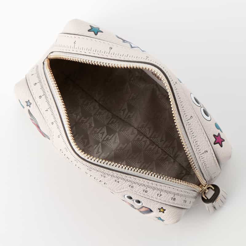 ANYA HINDMARCH ANYA HINDMARCH＜アニヤ ハインドマーチ＞ポーチ "ALL OVER STICKERS" IVORY