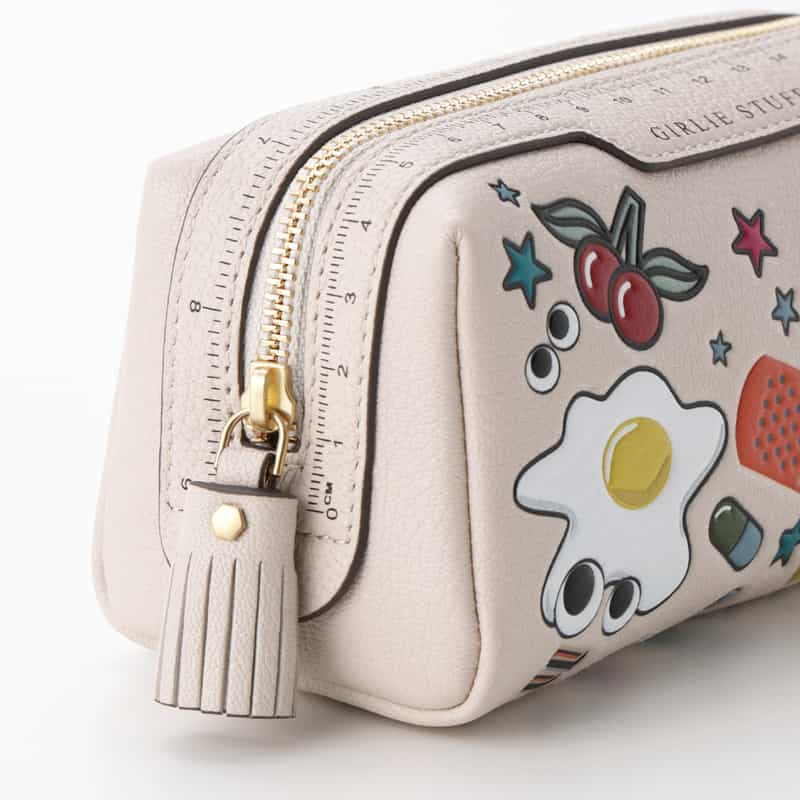 ANYA HINDMARCH ANYA HINDMARCH＜アニヤ ハインドマーチ＞ポーチ "ALL OVER STICKERS" IVORY