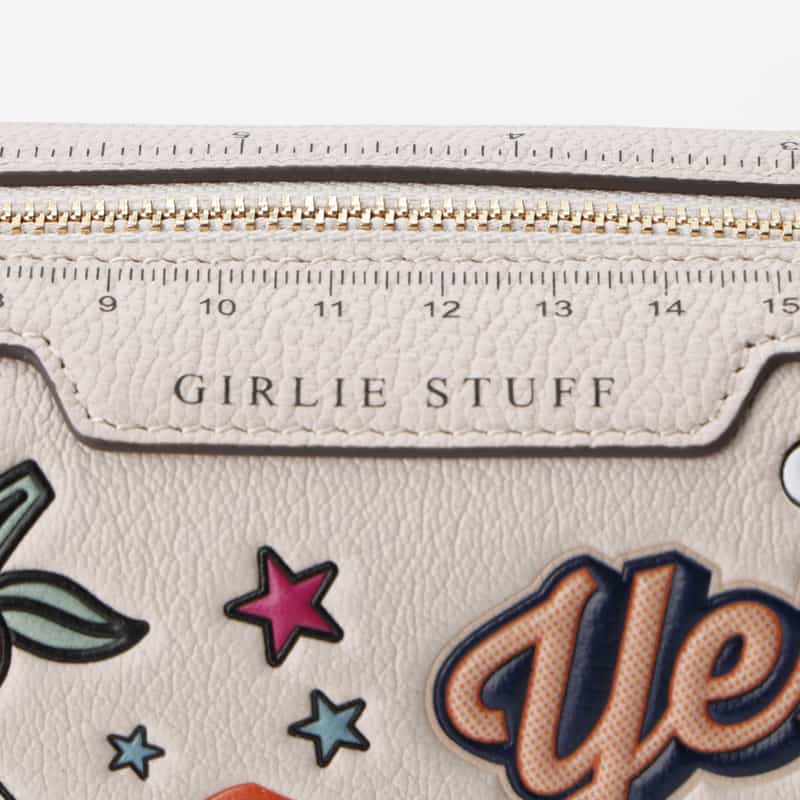 ANYA HINDMARCH ANYA HINDMARCH＜アニヤ ハインドマーチ＞ポーチ "ALL OVER STICKERS" IVORY