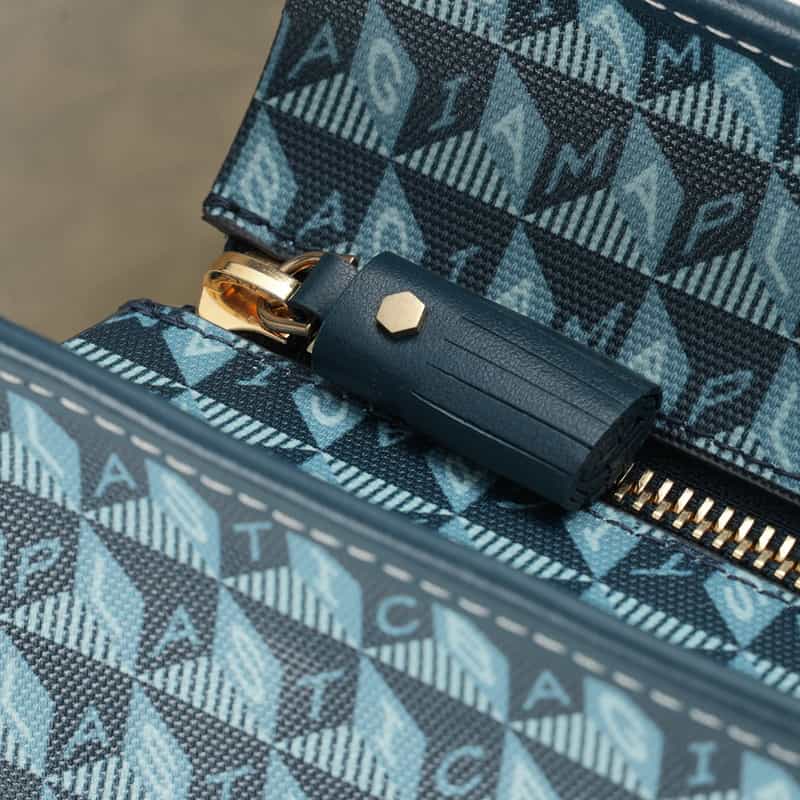 ANYA HINDMARCH ANYA HINDMARCH＜アニヤ ハインドマーチ＞ フラグメントケース “I am a Plastic Bag“ BLUE