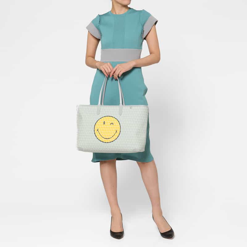 ANYA HINDMARCH ANYA HINDMARCH＜アニヤ ハインドマーチ＞ フラグメントケース “I am a Plastic Bag“ IVORY