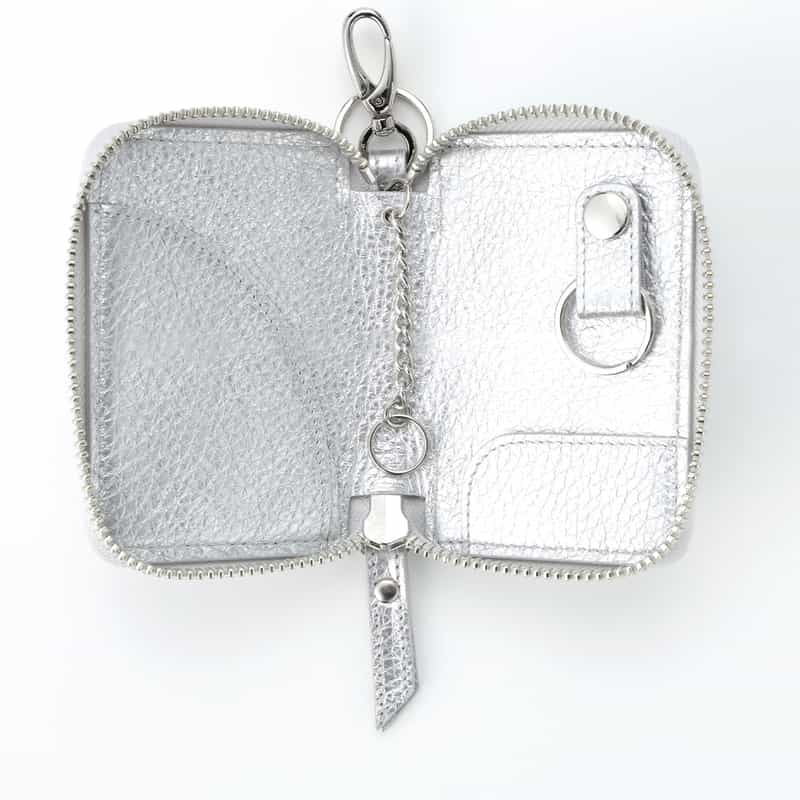 BARNEYS NEW YORK ドット柄型押し キーケース SILVER