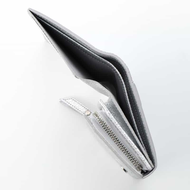 BARNEYS NEW YORK ドット柄型押し ハーフウォレット SILVER