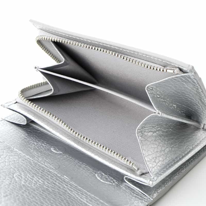 BARNEYS NEW YORK ドット柄型押し ハーフウォレット SILVER