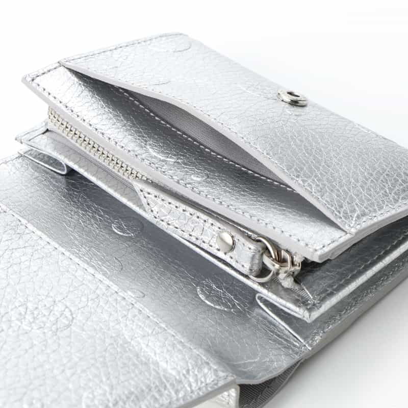 BARNEYS NEW YORK ドット柄型押し ハーフウォレット SILVER