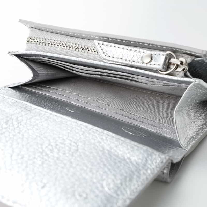 BARNEYS NEW YORK ドット柄型押し ハーフウォレット SILVER