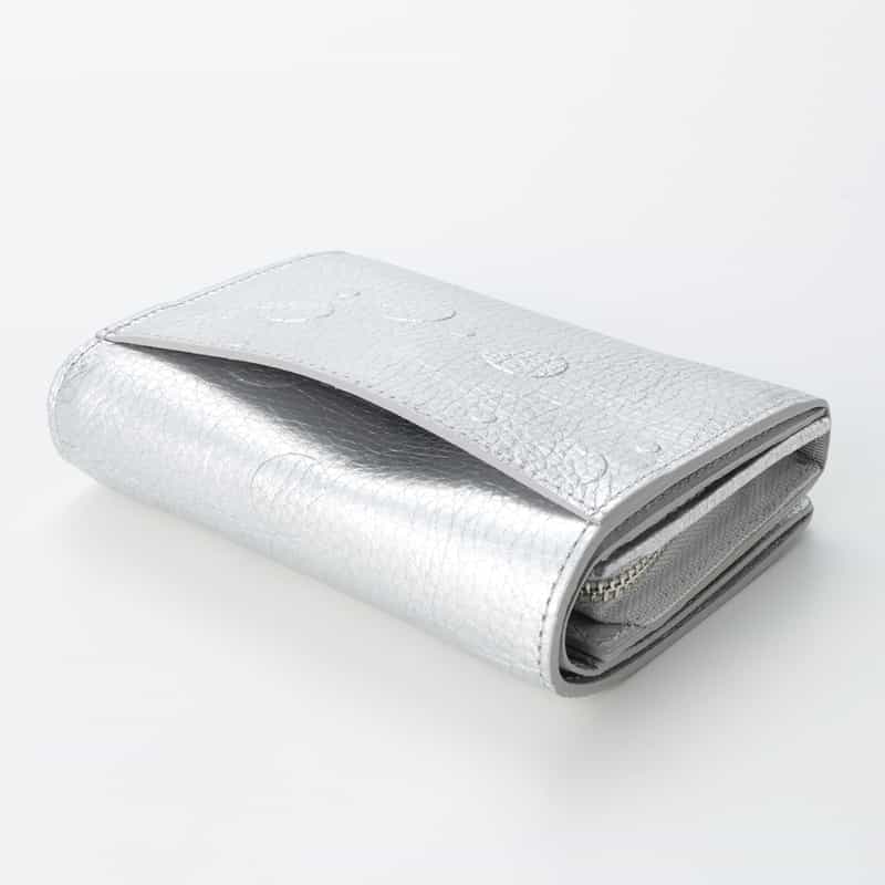 BARNEYS NEW YORK ドット柄型押し ハーフウォレット SILVER